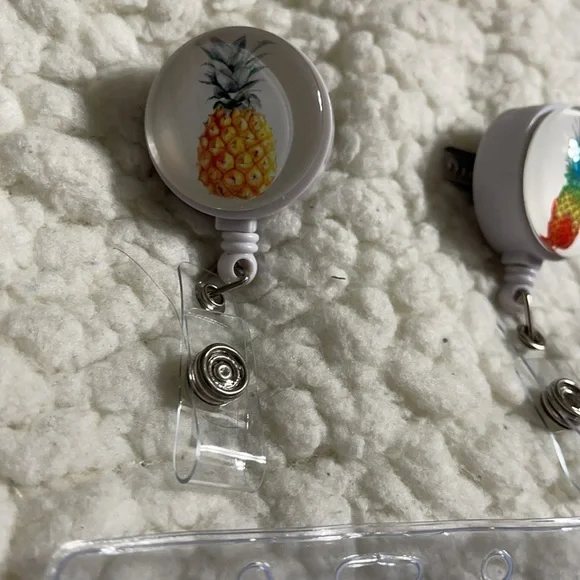 New pineapple lanyard clips - Picture 2 of 5